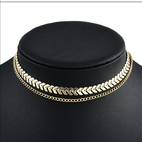 LAST 1! 2-Layer Chevron & Chain Choker in Gold - Picture 4 of 5